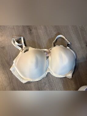 Victoria's Secret white lace Bra